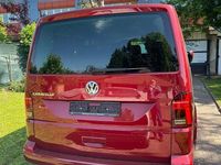 Gebraucht VW Caravelle 150 PS (110 kW) 2024 Rot Van / Kleinbus