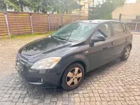 Usado Kia Ceed 103 CV (75 kW) 2008 Negro Utilitario
