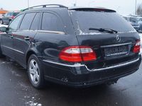 Usado Mercedes E320 Avantgarde 204 HP (150 kW) 2004 Preto Carrinha