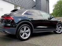 Gebraucht Audi Q8 231 PS (169 kW) 2023 Mythosschwarz SUV