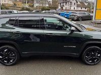Neu Jeep Compass North 131 PS (96 kW) 2025 Grün SUV