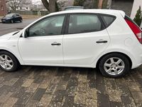 Gebraucht Hyundai i30 Comfort 109 PS (80 kW) 2009 Weiß Kleinwagen