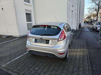 Gebraucht Ford Fiesta Trend 101 PS (74 kW) 2015 Silber Limousine