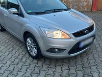 Gebraucht Ford Focus Ghia 125 PS (91 kW) 2010 Silber Limousine