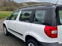 Gebraucht Skoda Yeti Active 105 PS (77 kW) 2013 Weiß SUV