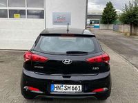 Gebraucht Hyundai i20 Classic 84 PS (61 kW) 2017 Limousine
