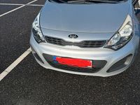 Gebraucht Kia Rio 109 PS (80 kW) 2014 Silber Kleinwagen