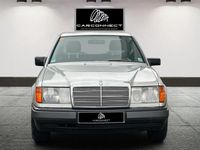 Gebraucht Mercedes E230 131 PS (96 kW) 1986 Silber Limousine
