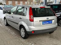 Gebraucht Ford Fiesta Ambiente 60 PS (44 kW) 2007 Silber Kleinwagen