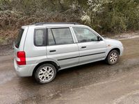 Usado Mazda Demio 63 HP (46 kW) 2000 Prateado Citadino