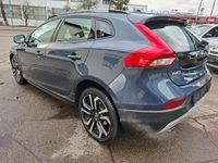 Gebraucht Volvo V40 Plus 152 PS (111 kW) 2017 Denim blue / metallic SUV