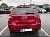 Gebraucht Hyundai i30 Edition+ 109 PS (80 kW) 2011 Rot Limousine