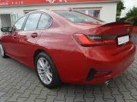 Gebraucht BMW 320 Advantage 184 PS (135 kW) 2019 Rot Limousine