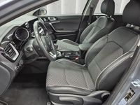 Gebraucht Kia Ceed Vision 120 PS (88 kW) 2023 (css) lunar silver m Kleinwagen