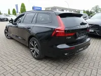 Gebraucht Volvo V60 Plus 197 PS (144 kW) 2025 Onyx black Kombi