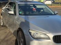 Gebraucht BMW 740 326 PS (239 kW) 2011 Silber Limousine