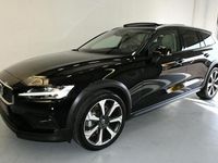 Gebraucht Volvo V60 CC 197 PS (144 kW) 2023 Onyx black metallic (schwarz) Kombi