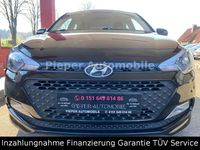 Gebraucht Hyundai i20 Classic 75 PS (55 kW) 2016 Schwarz Limousine