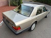 Gebraucht Mercedes 300 143 PS (105 kW) 1987 Gold Limousine