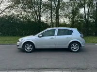 Używany Opel Astra 116 KM (85 kW) 2009 Szary Hatchback