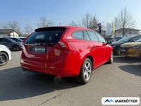 Gebraucht Volvo V60 Kinetic 152 PS (111 kW) 2018 Rot Kombi