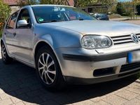Usata VW Golf IV 101 CV (74 kW) 2000 Argento Berlina