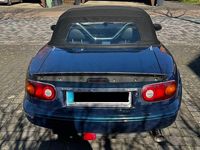 Gebraucht Mazda MX5 90 PS (66 kW) 1998 Blau Cabrio