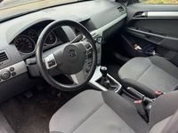 Używany Opel Astra Edition 140 KM (102 kW) 2009 Szary Sedan/Limuzyna