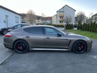 gebraucht Porsche Panamera 4 mit eine bezauberten Außenfarbe