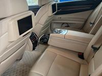 Second-hand BMW 730 252 CP (185 kW) 2010 Albastru Berlinǎ