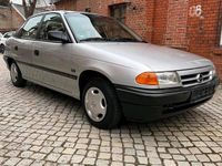 Gebraucht Opel Astra 70 PS (51 kW) 1993 Silber Limousine