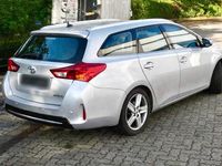 Gebraucht Toyota Auris 124 PS (91 kW) 2015 Grün Limousine