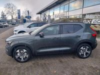 Neu Volvo XC40 Plus 163 PS (119 kW) 2026 Grün SUV