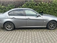 Gebraucht BMW 318 143 PS (105 kW) 2010 Grau Limousine