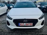 Gebraucht Hyundai i30 Pure 101 PS (74 kW) 2017 Weiß Kleinwagen