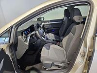 Gebraucht VW Golf VIII Move 131 PS (96 kW) 2023 Ivory silver Limousine