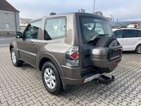 Gebraucht Mitsubishi Pajero Invite 200 PS (147 kW) 2012 Braun SUV
