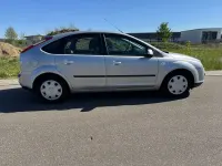 Używany Ford Focus 101 KM (74 kW) 2006 Srebrny Sedan/Limuzyna