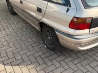 Używany Opel Astra 60 KM (44 kW) 1997 Złoty Sedan/Limuzyna