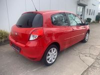 Gebraucht Renault Clio Collection 75 PS (55 kW) 2013 Rot Kleinwagen
