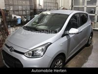Gebraucht Hyundai i10 Edition 67 PS (49 kW) 2015 Silber Kleinwagen