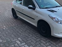 Gebraucht Peugeot 206 60 PS (44 kW) 2010 Weiß Limousine