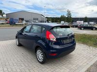 Gebraucht Ford Fiesta Trend 60 PS (44 kW) 2012 Blau Kleinwagen