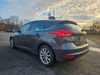 Gebraucht Ford Focus Titanium 125 PS (91 kW) 2017 Grau Limousine