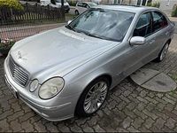 Gebraucht Mercedes E220 Avantgarde 150 PS (110 kW) 2003 Silber Limousine