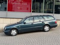 Gebraucht Mercedes E240 170 PS (125 kW) 1999 Grün Kombi