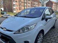 Gebraucht Ford Fiesta Trend 70 PS (51 kW) 2011 Weiß Kleinwagen