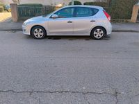 Gebraucht Hyundai i30 90 PS (66 kW) 2011 Grau Kleinwagen