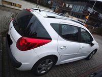 Gebraucht Peugeot 207 Premium 92 PS (67 kW) 2012 Weiß Kombi