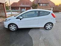 Gebraucht Ford Fiesta 65 PS (47 kW) 2012 Weiß Kleinwagen